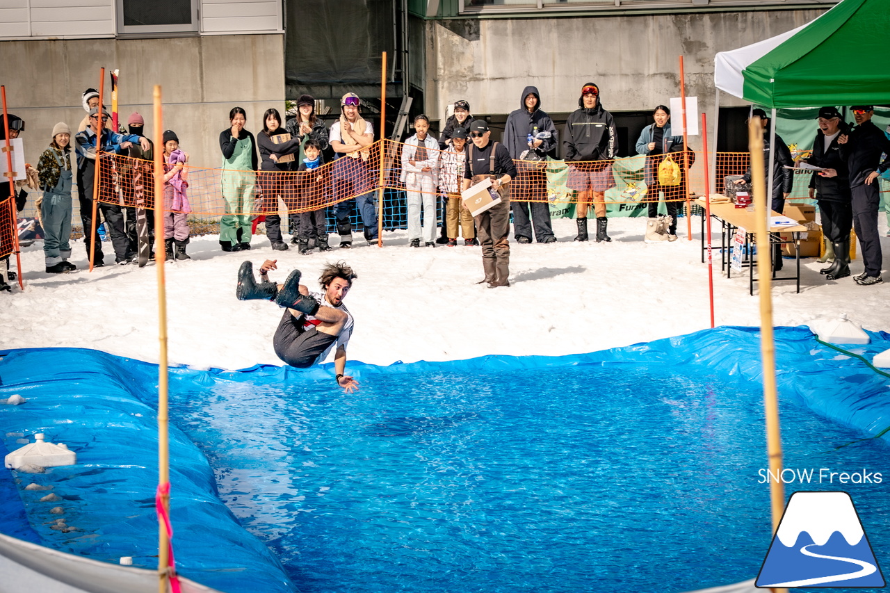富良野スキー場｜いよいよインターナショナルなイベントに？！春シーズン恒例『第13回 Pond Skimming 池渡り』開催～♪